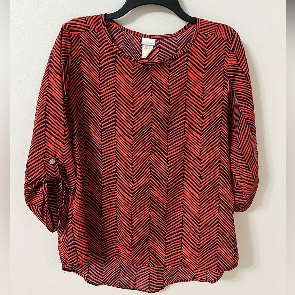 Adrienne Red Black Chevron Blouse 3/4 Roll Tab Sleeve High Low Top Medium